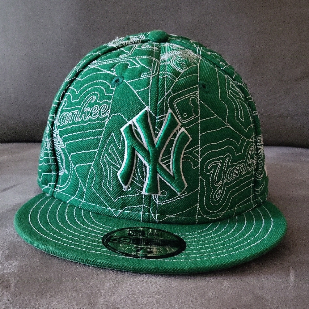 New Era New York Yankees Green Fitted Hat with White Stitching